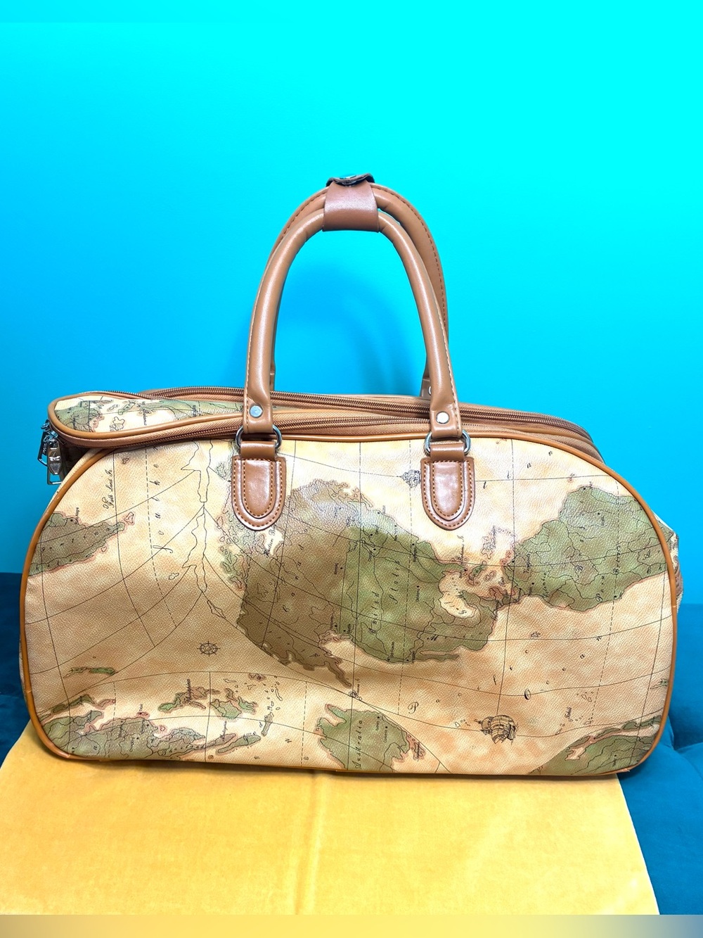 Stylish Travel Bag - Picture 8 of 16